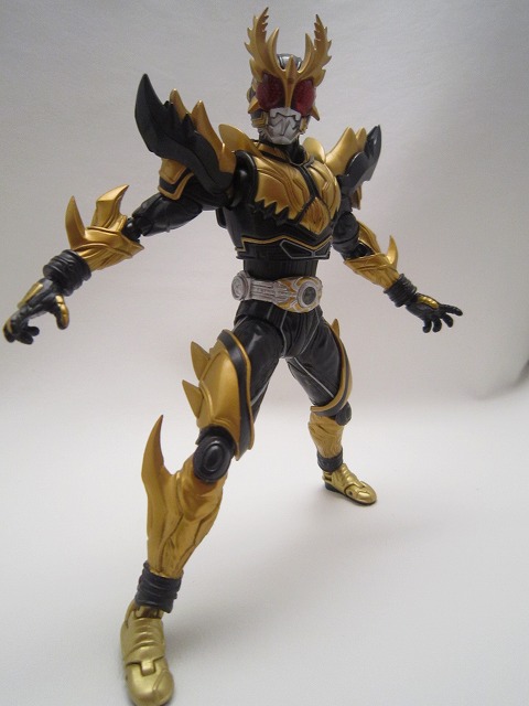 S.H.Figuarts 仮面ライダークウガ　ライジングアルティメットフォーム　レッドアイズVer.