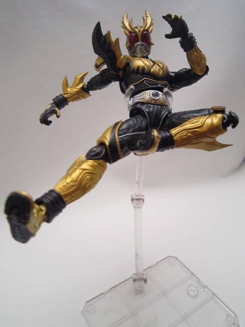 S.H.Figuarts 仮面ライダークウガ　ライジングアルティメットフォーム　レッドアイズVer.