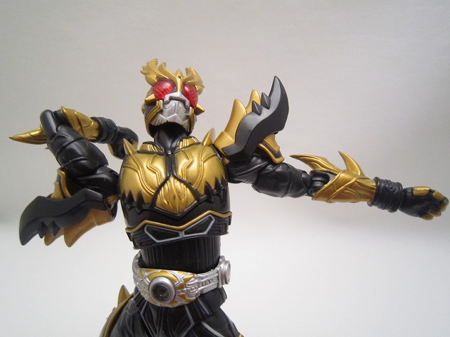 S.H.Figuarts 仮面ライダークウガ　ライジングアルティメットフォーム　レッドアイズVer.