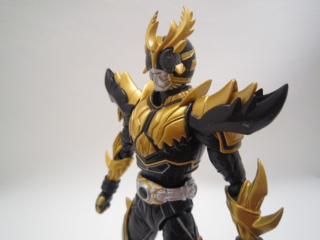 S.H.Figuarts 仮面ライダークウガ　ライジングアルティメットフォーム　ダークアイズVer.