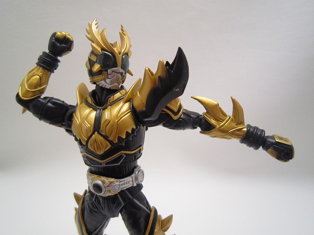 S.H.Figuarts 仮面ライダークウガ　ライジングアルティメットフォーム　ダークアイズVer.