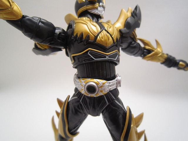 S.H.Figuarts 仮面ライダークウガ　ライジングアルティメットフォーム　ダークアイズVer.