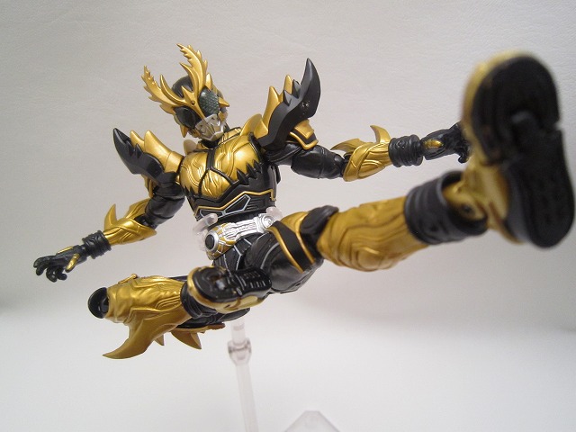 S.H.Figuarts 仮面ライダークウガ　ライジングアルティメットフォーム　ダークアイズVer.