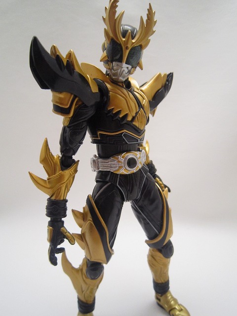 S.H.Figuarts 仮面ライダークウガ　ライジングアルティメットフォーム　ダークアイズVer.