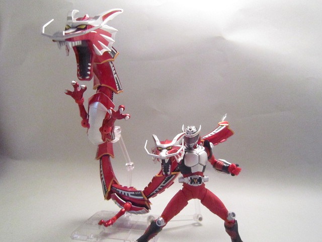 S.H.フィギュアーツ　仮面ライダー龍騎＆ドラグレッダーセット