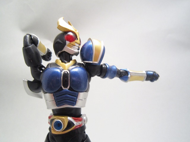 S.H.フィギュアーツ　仮面ライダーアギト　ストームフォーム