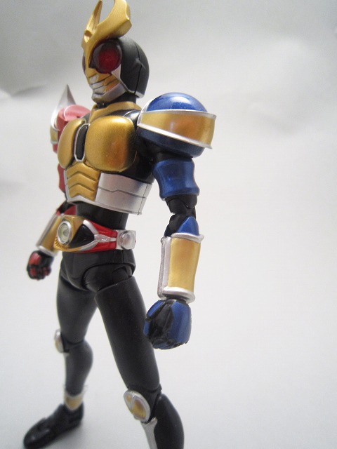 S.H.フィギュアーツ　仮面ライダーアギト　トリニティフォーム