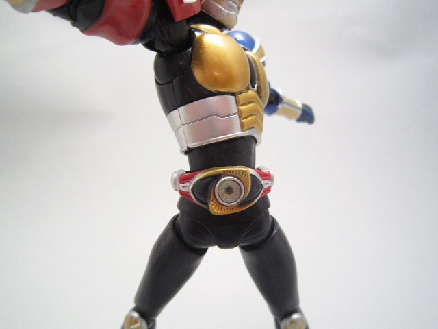 S.H.フィギュアーツ　仮面ライダーアギト　トリニティフォーム