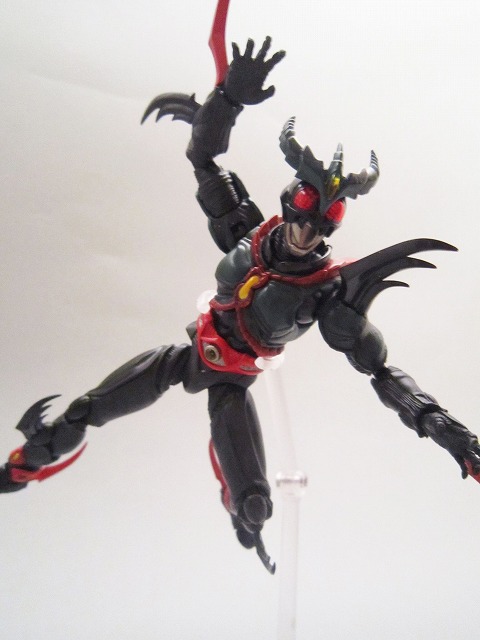 S.H.フィギュアーツ　仮面ライダーエクシードギルス