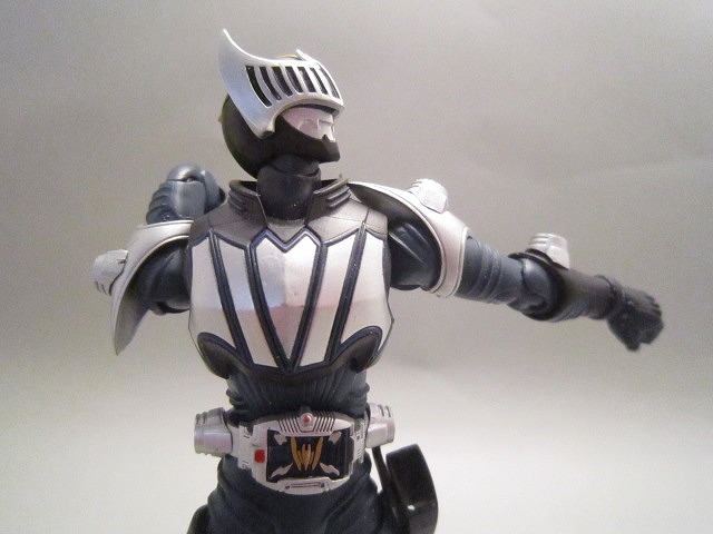 S.H.Figuarts 仮面ライダーナイト＆ダークウイング