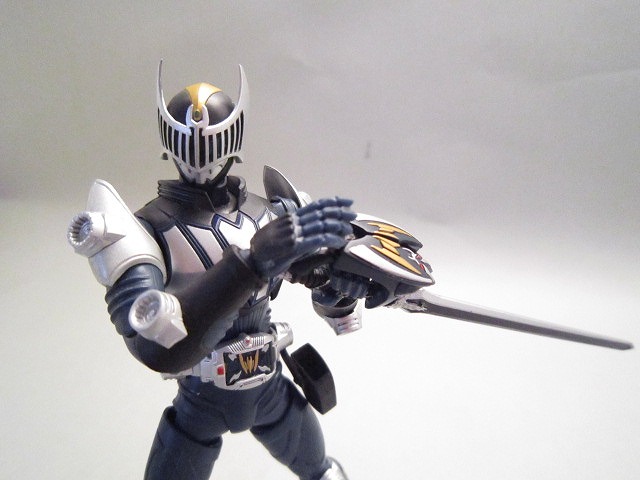 S.H.Figuarts 仮面ライダーナイト＆ダークウイング