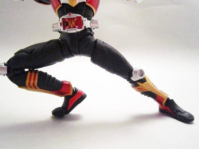 S.H.Figuarts 仮面ライダー龍騎サバイブ