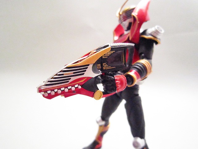 S.H.Figuarts 仮面ライダー龍騎サバイブ