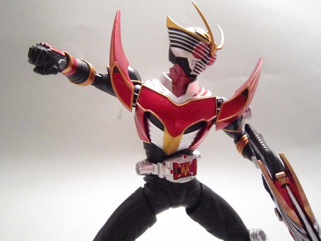 S.H.Figuarts 仮面ライダー龍騎サバイブ