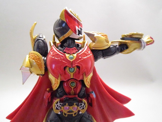 S.H.フィギュアーツ　仮面ライダーキバ　エンペラーフォーム