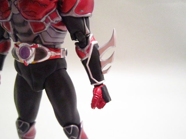 S.H.フィギュアーツ 仮面ライダーアギト　バーニングフォーム