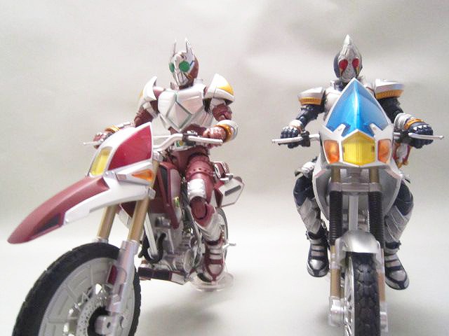 S.H.フィギュアーツ　仮面ライダーギャレン＆レッドランバスセット