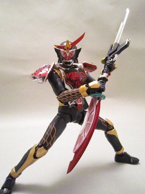 S.H.フィギュアーツ　仮面ライダー武神鎧武　ブラッドオレンジアームズ