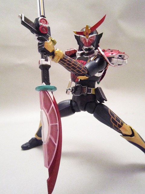 S.H.フィギュアーツ　仮面ライダー武神鎧武　ブラッドオレンジアームズ