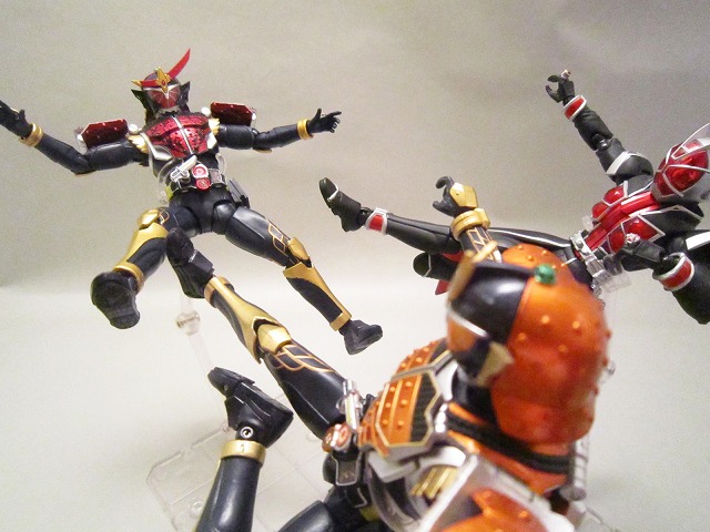 S.H.フィギュアーツ　仮面ライダー武神鎧武　ブラッドオレンジアームズ