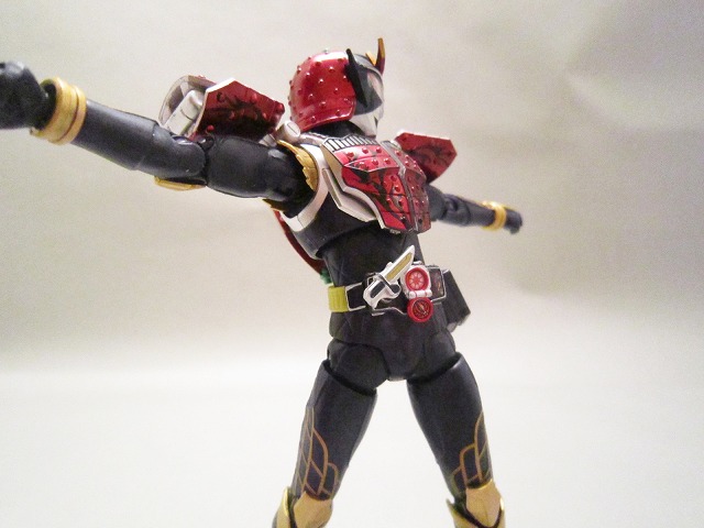 S.H.フィギュアーツ　仮面ライダー武神鎧武　ブラッドオレンジアームズ