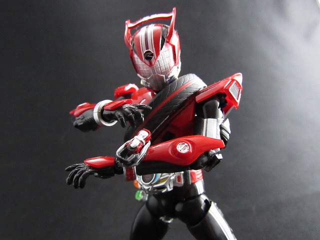 S.H.フィギュアーツ　仮面ライダードライブ　タイプデッドヒート　レビュー