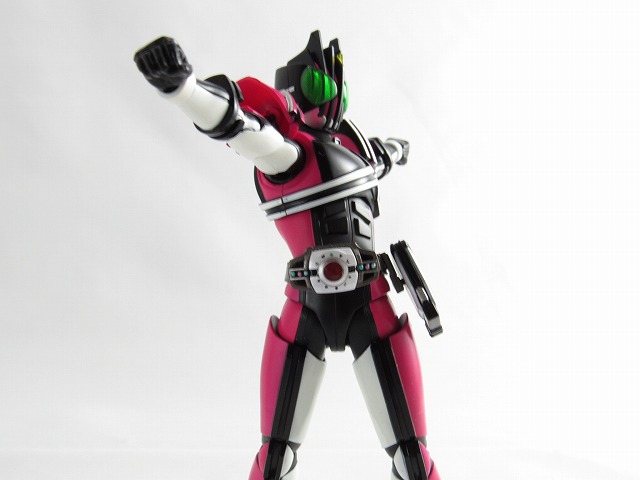 S.H.フィギュアーツ　仮面ライダーディケイド　真骨彫製法　レビュー