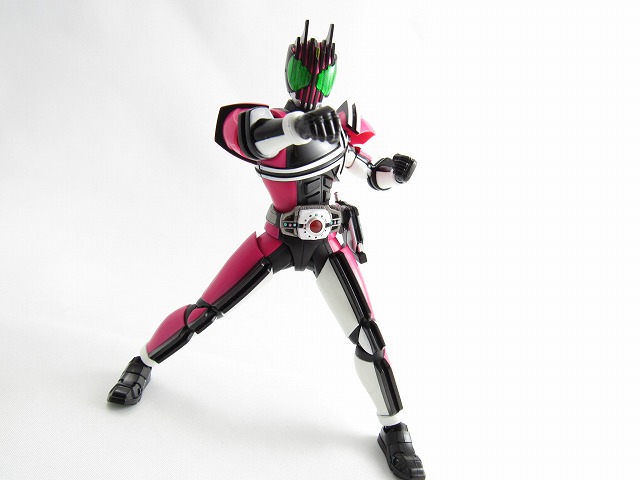 S.H.フィギュアーツ　仮面ライダーディケイド　真骨彫製法　レビュー