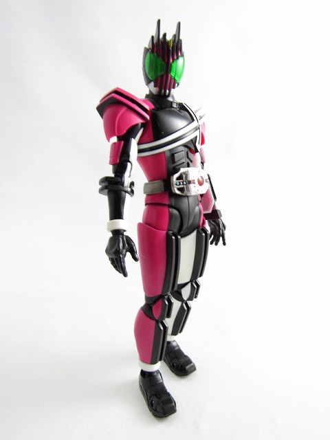 S.H.フィギュアーツ　仮面ライダーディケイド　真骨彫製法　レビュー