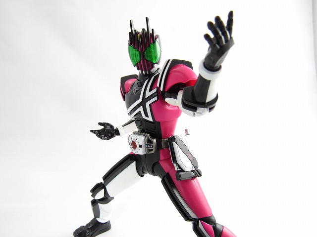 S.H.フィギュアーツ　仮面ライダーディケイド　真骨彫製法　レビュー