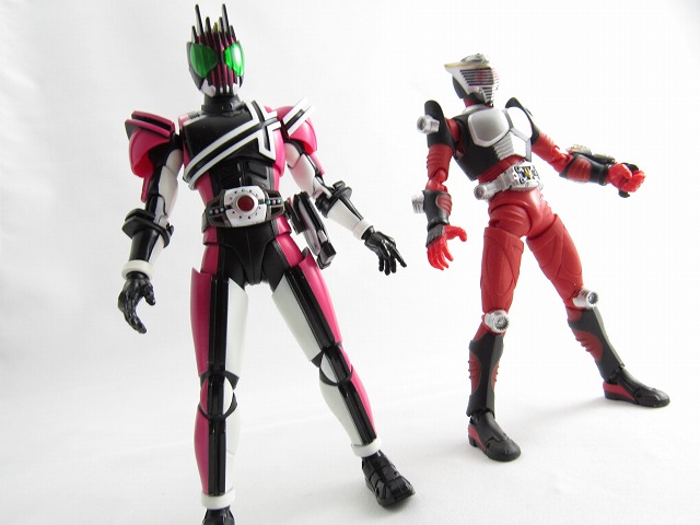 S.H.フィギュアーツ　仮面ライダーディケイド　真骨彫製法　レビュー