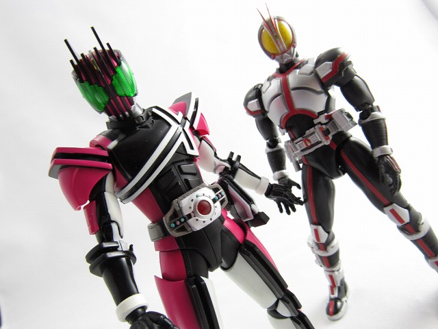 S.H.フィギュアーツ　仮面ライダーディケイド　真骨彫製法　レビュー