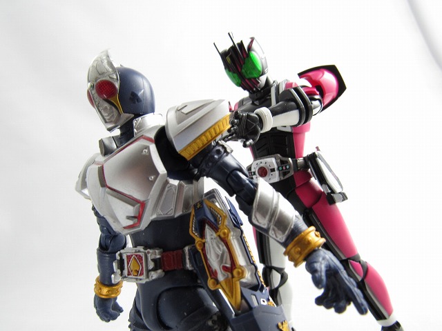 S.H.フィギュアーツ　仮面ライダーディケイド　真骨彫製法　レビュー