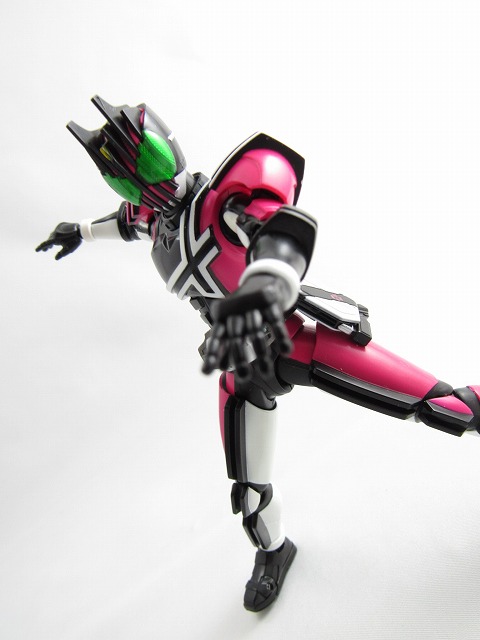 S.H.フィギュアーツ　仮面ライダーディケイド　真骨彫製法　レビュー