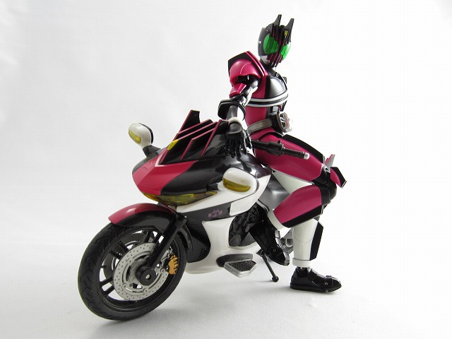 S.H.フィギュアーツ　仮面ライダーディケイド　真骨彫製法　レビュー