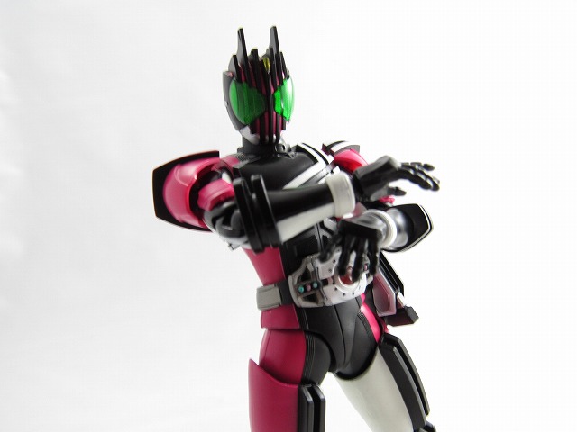 S.H.フィギュアーツ　仮面ライダーディケイド　真骨彫製法　レビュー