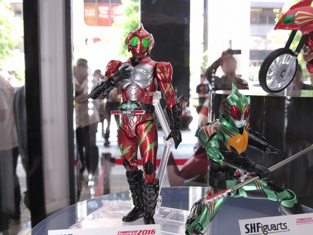 魂フィーチャーズ2016 S.H.フィギュアーツ 仮面ライダーアマゾンズ