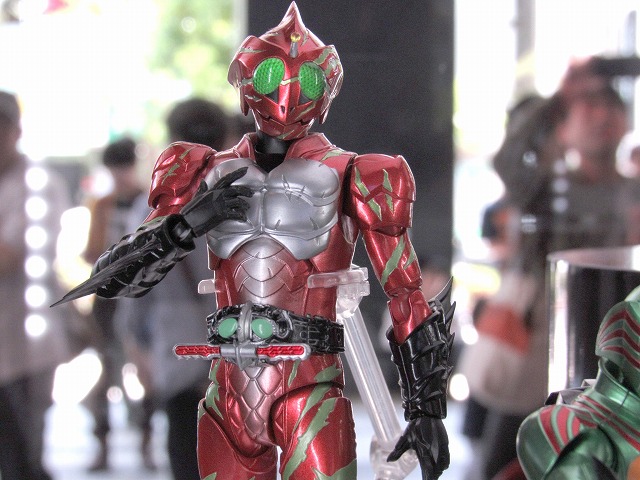 魂フィーチャーズ2016 S.H.フィギュアーツ 仮面ライダーアマゾンズ