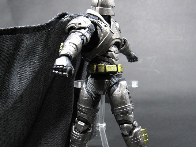 MAFEX　マフェックス　アーマードバットマン　バットマンVSスーパーマン　レビュー