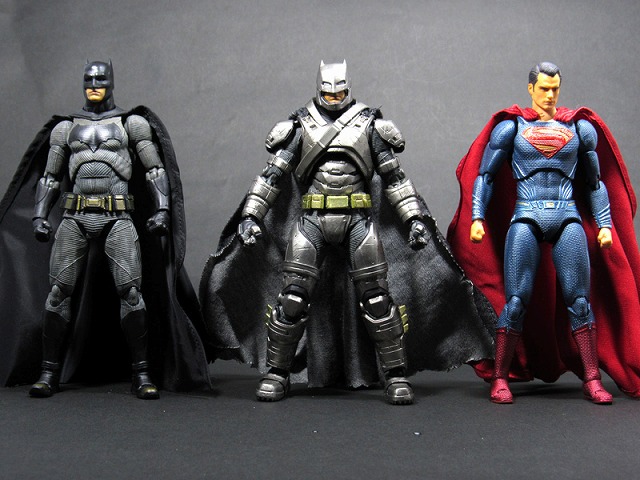 MAFEX　マフェックス　アーマードバットマン　バットマンVSスーパーマン　レビュー