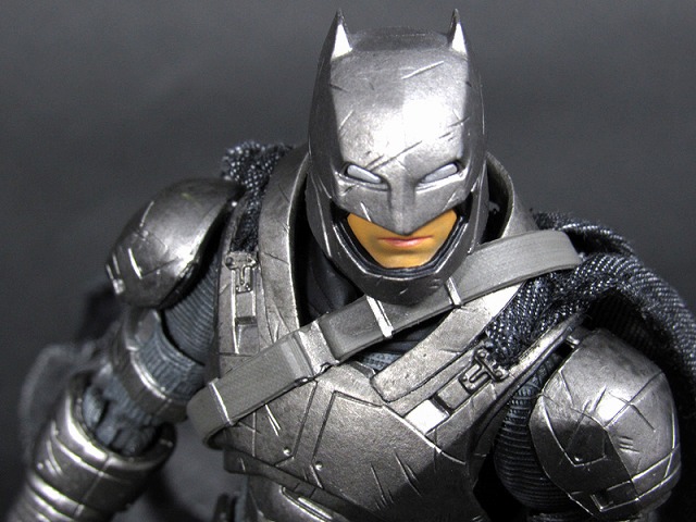 MAFEX　マフェックス　アーマードバットマン　バットマンVSスーパーマン　レビュー