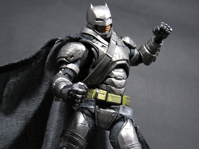 MAFEX　マフェックス　アーマードバットマン　バットマンVSスーパーマン　レビュー