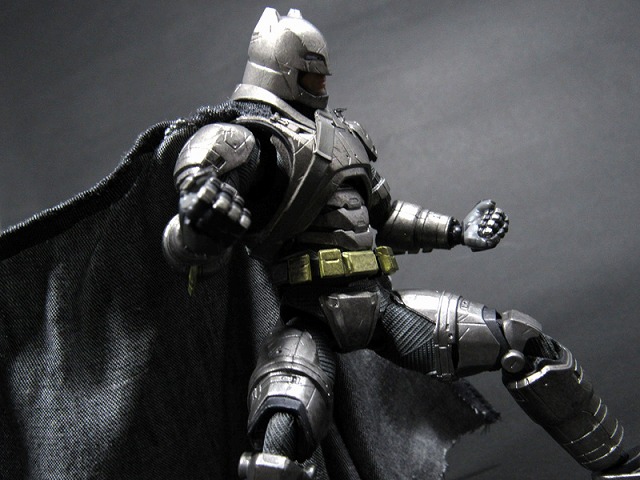 MAFEX　マフェックス　アーマードバットマン　バットマンVSスーパーマン　レビュー 