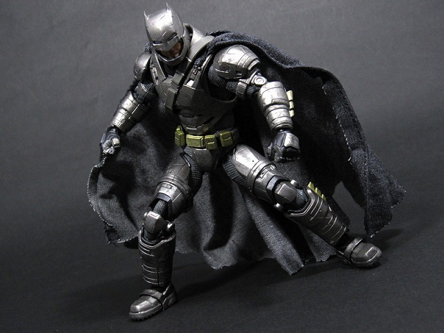 MAFEX　マフェックス　アーマードバットマン　バットマンVSスーパーマン　レビュー