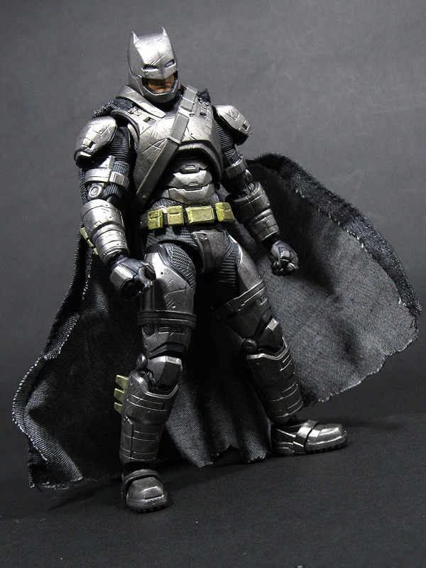 MAFEX　マフェックス　アーマードバットマン　バットマンVSスーパーマン　レビュー