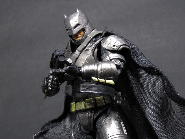 MAFEX　マフェックス　アーマードバットマン　バットマンVSスーパーマン　レビュー 