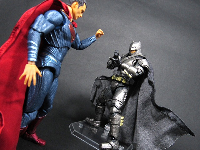 MAFEX　マフェックス　アーマードバットマン　バットマンVSスーパーマン　レビュー 