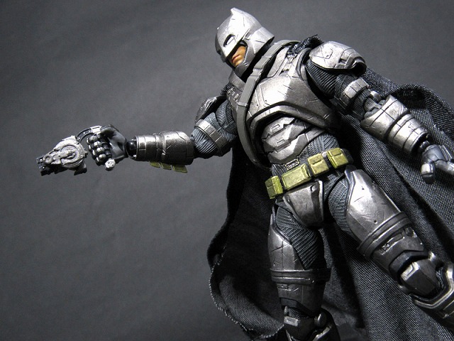 MAFEX　マフェックス　アーマードバットマン　バットマンVSスーパーマン　レビュー