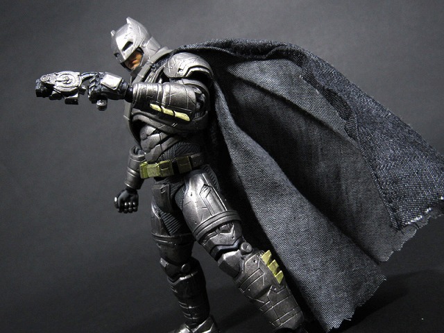 MAFEX　マフェックス　アーマードバットマン　バットマンVSスーパーマン　レビュー