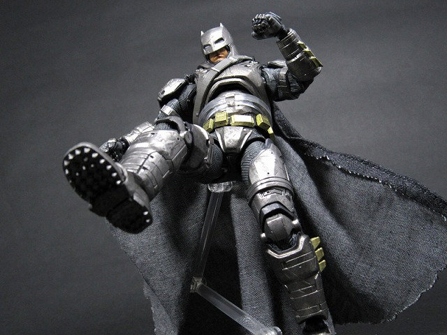 MAFEX　マフェックス　アーマードバットマン　バットマンVSスーパーマン　レビュー 